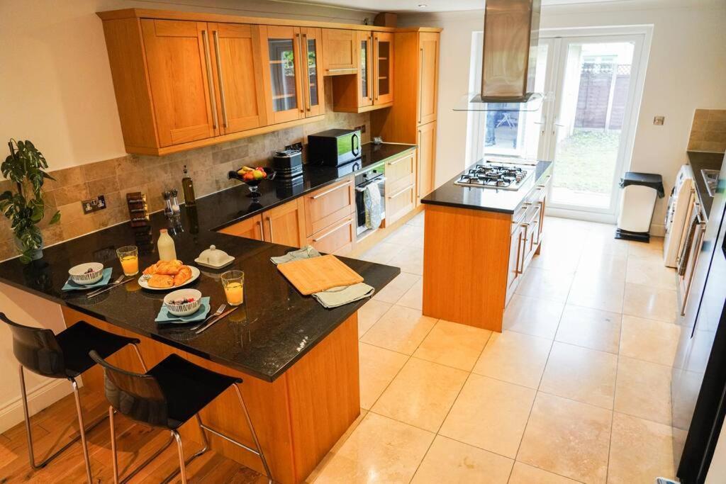 Large 4-Bed House For Up To 7 Guests W 2X Parking Βίλα Οξφόρδη Εξωτερικό φωτογραφία